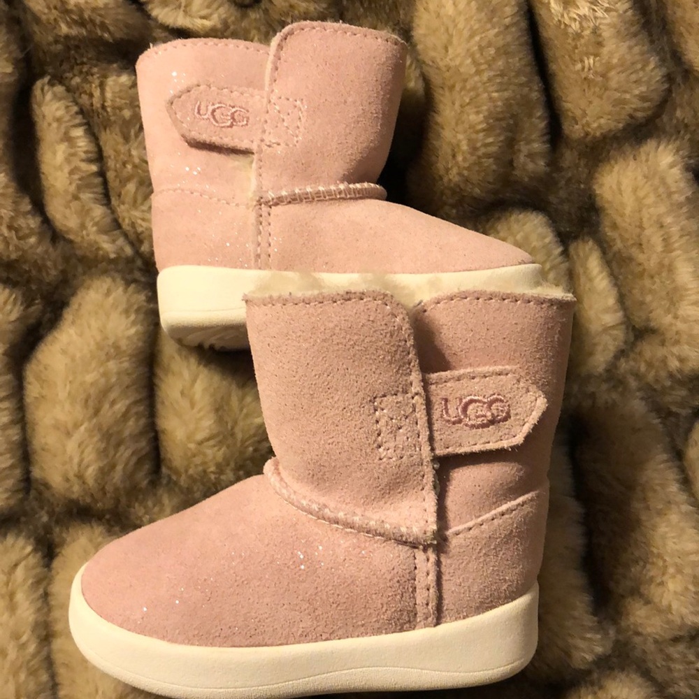 UGG pink baby girl boots. Never worn. Size 2/3. Great sole for toddler walking.